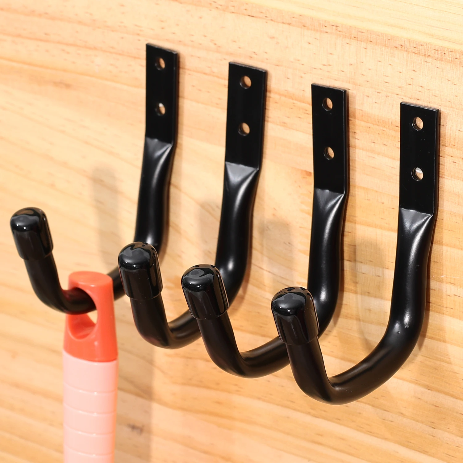 حامل دراجة جداري على شكل حرف J - مراجعة Cycling Gear Wall Storage وسعره